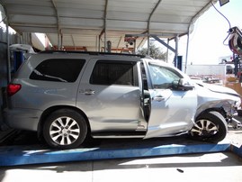 2015 TOYOTA SEQUOIA LIMITED SILVER 5.7 AT 4WD Z19766